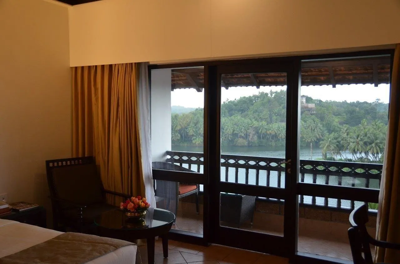 Hotel The Raviz Kadavu, Kozhikode