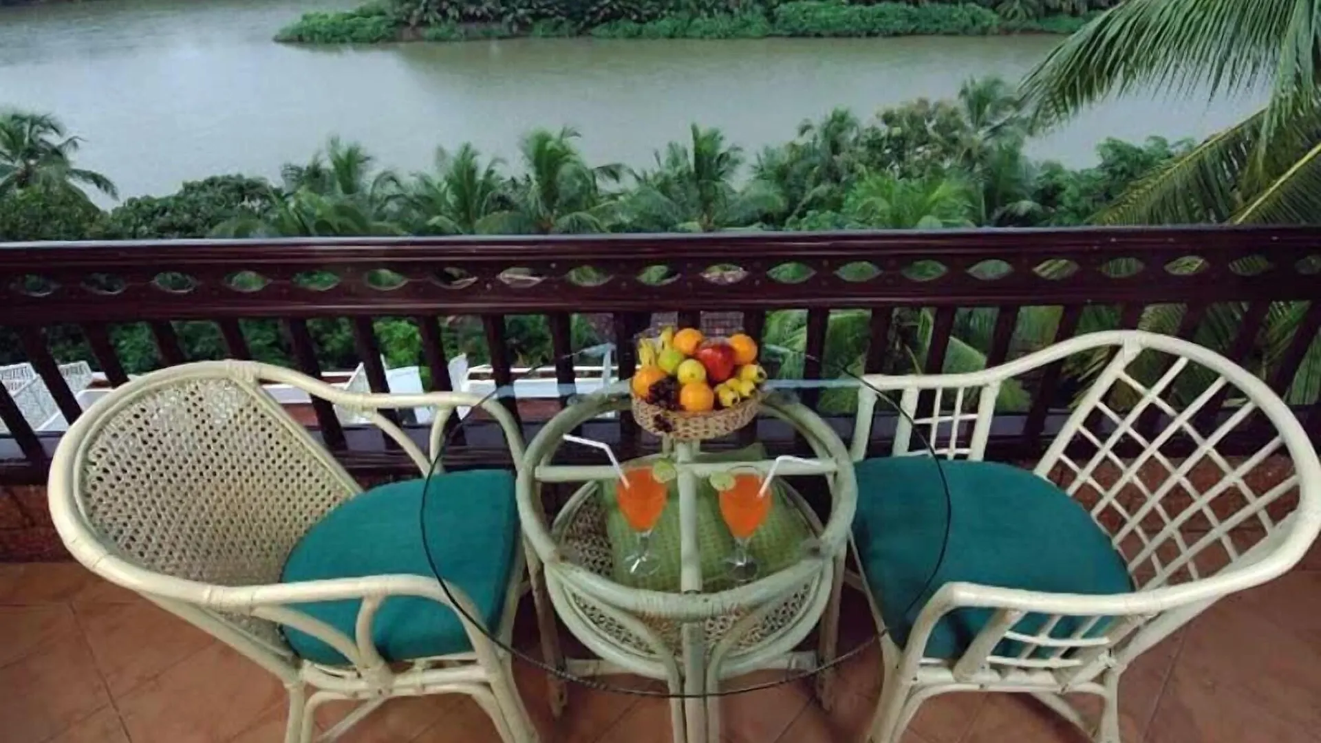 Hotel The Raviz Kadavu, Kozhikode 5*,