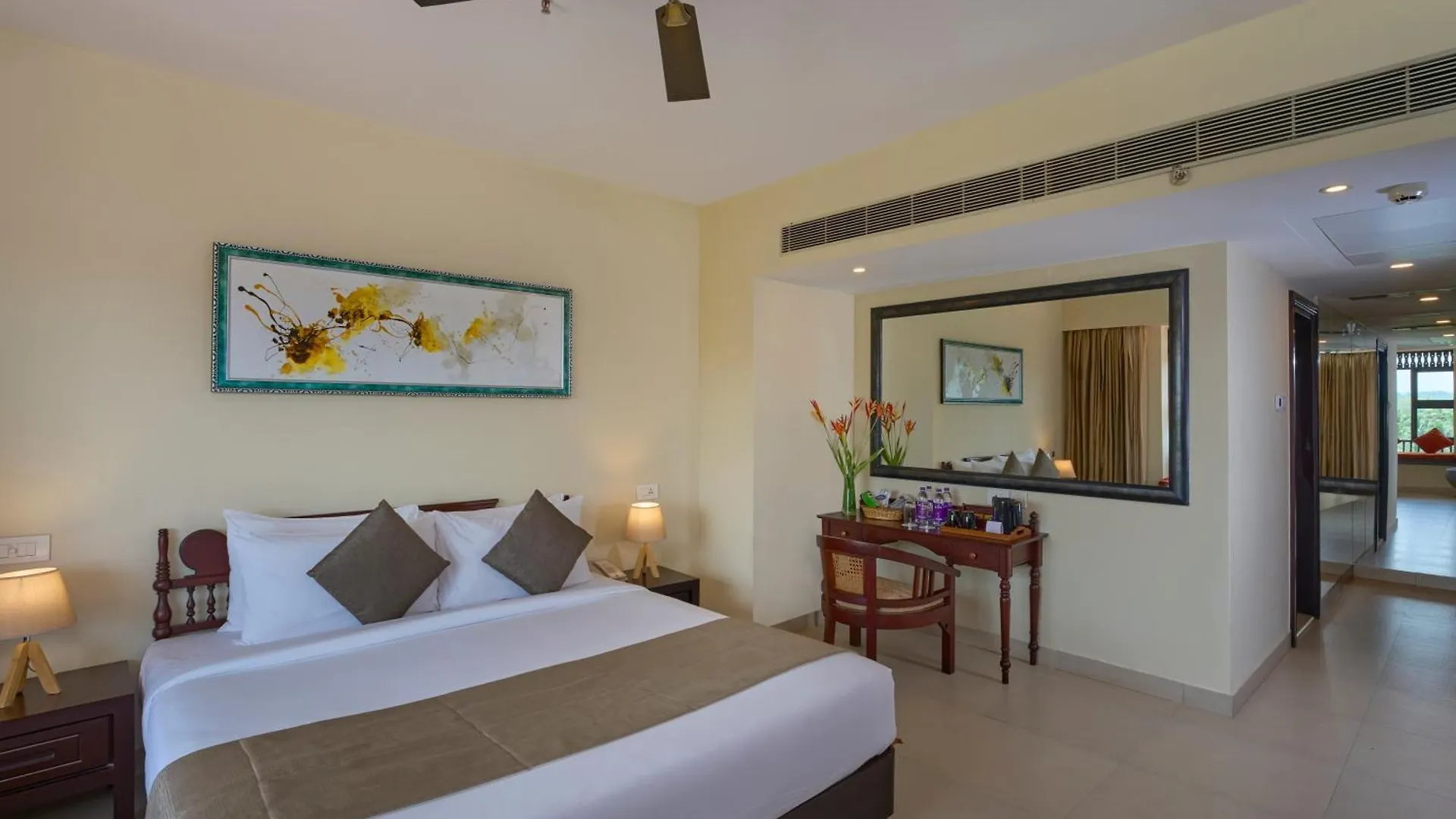 Resort The Raviz Kadavu, Kozhikode Hotel